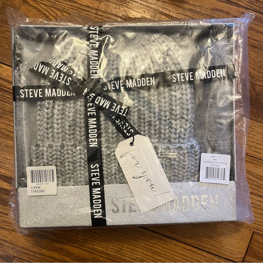 Steve Madden Hat and Scarf Gift Box Set
